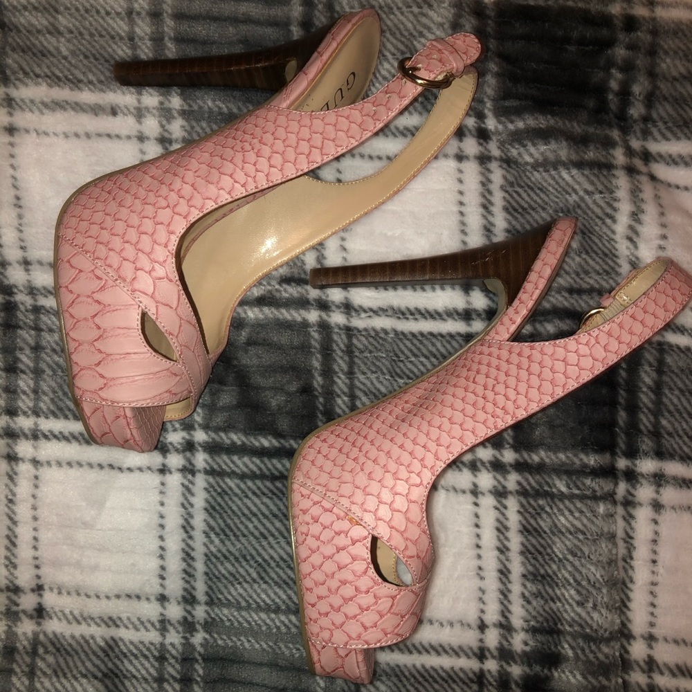 SOLD —— GUESS pink heel sandals